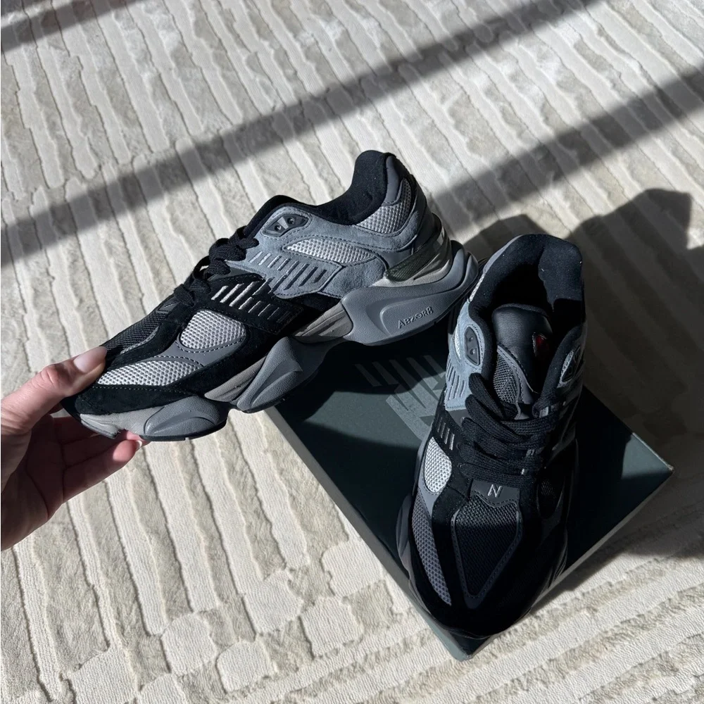 New Balance Men's Black and Gray Athletic Sneakers